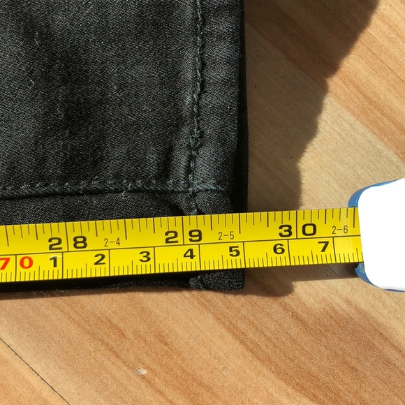 7 for all mankind the skinny!  Size 28 in black - Picture 7 of 7